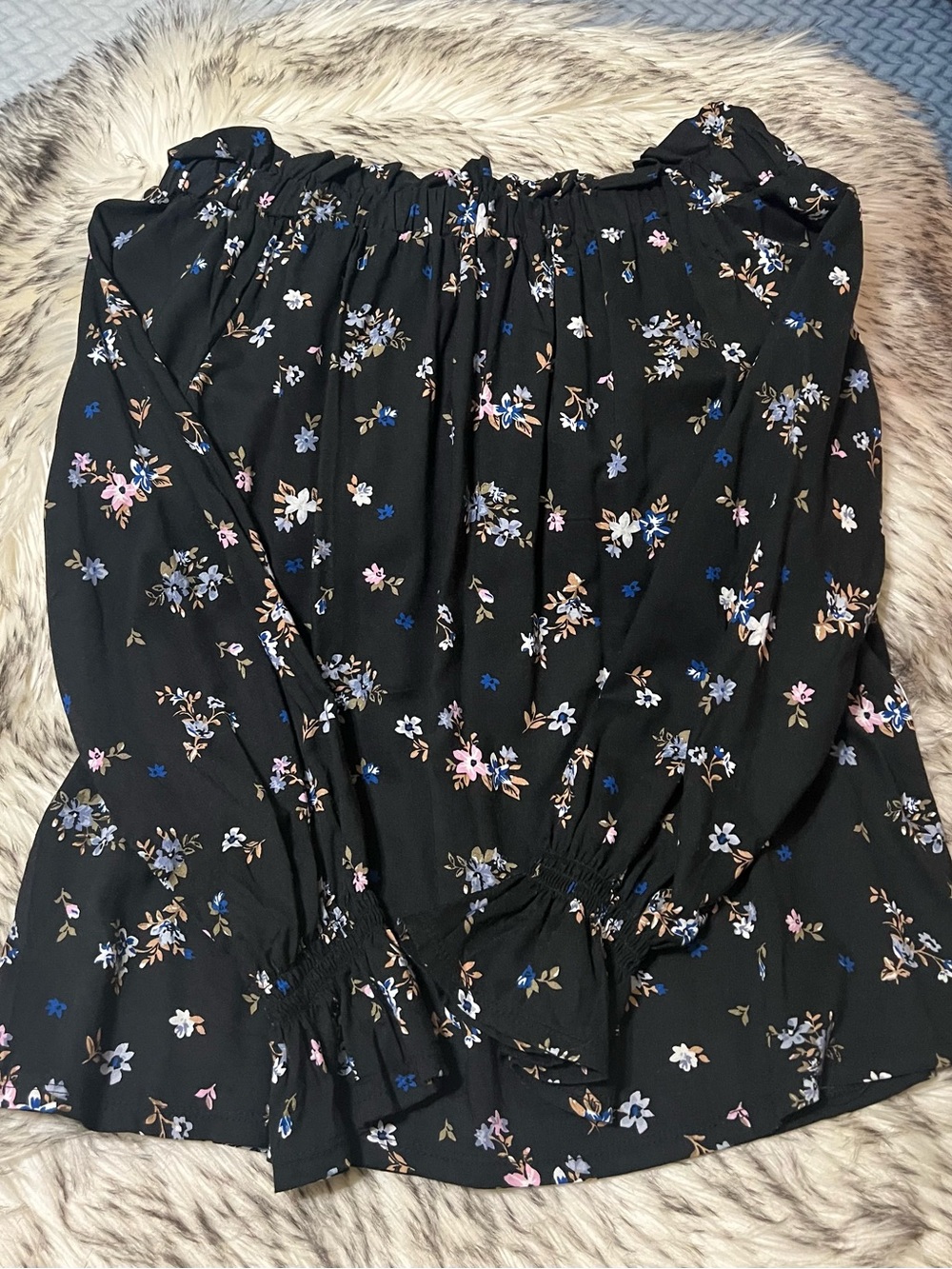 Rue21 Black Off-Shoulder Floral Blouse